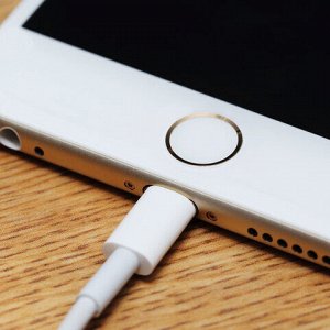 Кабель USB2.0 – Lightning, 1 м, SONNEN, медь, для передачи данных и зарядки, белый, 513559