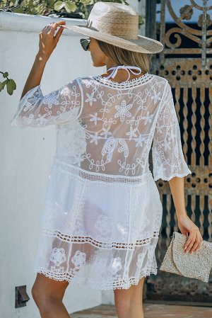 Белое прозрачное пляжное платье с цветочной вышивкой и кружевной отделкой