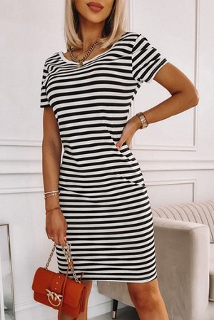 Черно-белое полосатое платье-футболка с открытой спиной