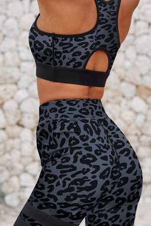 Черно-серый спортивный комплект с леопардовым принтом: укороченный топ + шорты с завышенной талией и полосками
