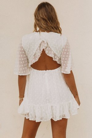 Белое платье беби-долл в горошек с глубоким V-образным вырезом и открытой спиной