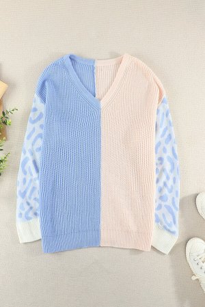 Бежево-голубой свободный вязаный свитер-пуловер с леопардовыми рукавами