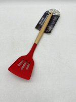 Лопатка силиконовая с деревянной ручкой