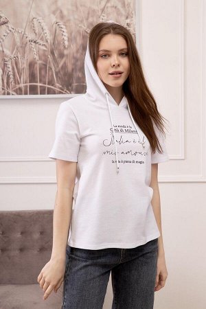 Футболка. Цвет: Белый