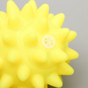 Игрушка пищащая "Мяч с шипами" для собак, 6,5 см, жёлтая