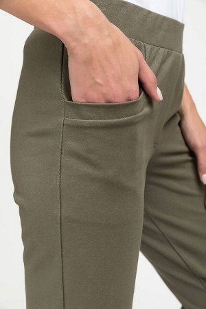 Брюки Укороченные брюки с карманами из хлопкового полотна джинскотт. Пояс с эластичной лентой внутри. По низу брюк манжеты. Рост модели 177.
Цвет: хаки
Состав: 80% хлопок, 14% полиэстер, 6% эластан