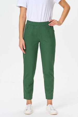 Брюки Зауженные брюки с карманами, из хлопкового полотна джинскотт. Пояс с эластичной лентой внутри. Длина брюк регулируется подворотом. Рост модели 170
Цвет: зелёный
Состав: 80% хлопок, 14% полиэстер