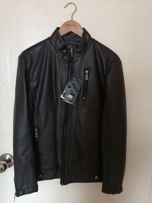 Куртка черная, размер М (42-44)