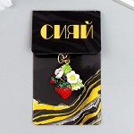 Брелок металл, эмаль &quot;Клубничка с цветами&quot; 9х3 см
