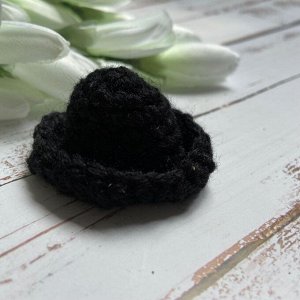 Декоративная шляпка 6см вязанная черная