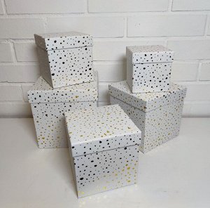 Коробка белая с серебряными крапинками
