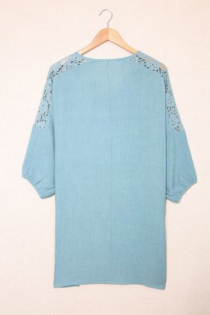 Голубое пляжное платье с цветочным кружевным узором на плечах