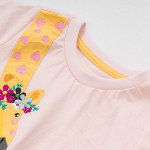Детская розовая футболка с принтом Жирафы