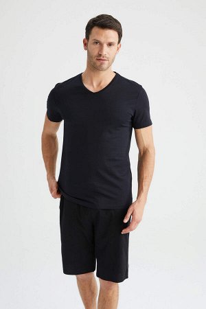 Майка Slim Fit с V-образным вырезом и короткими рукавами