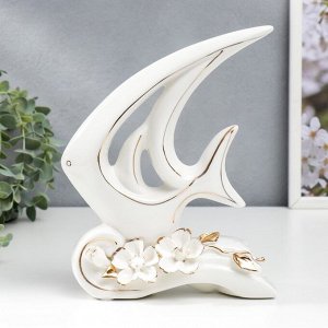 Сувенир керамика "Белая рыбка-скалярия с цветами" 23,5х6х18,5 см