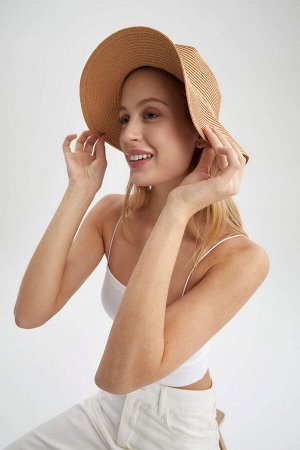 Женская соломенная шляпа