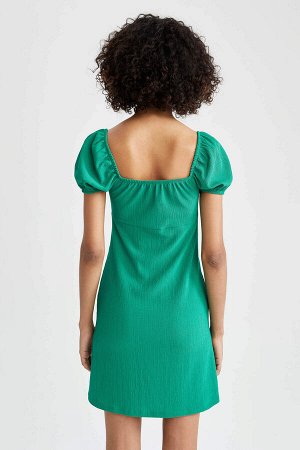 Платье Материал  Размеры модели: рост: 1,79 груд: 79 талия: 62 бедра: 88 Надет размер: S Материал  : эластан 10%,полиэстер 90%