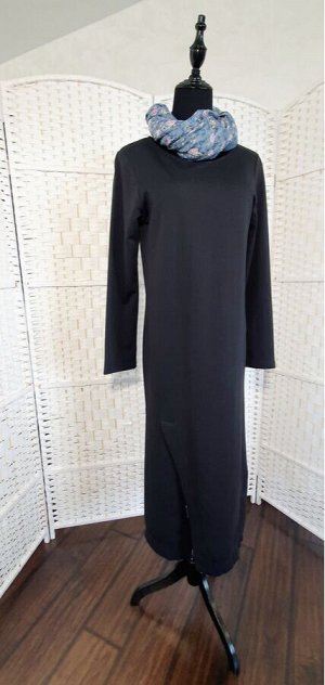 Платье Элегантное,прямое чёрное платье,спереди разрез наискось, подчеркивает фигуру.  Хорошее лекало.

Размер 46-48: ОГ 90см, длина 120см.

Производство Италия
Фирма ,,Wendy TRENDY"
Состав: 95%хлопок,
