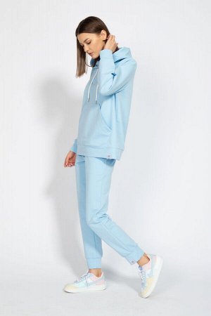 Костюм Костюм Kivviwear 4016-4040 голубой 
Состав: ПЭ-24%; Хлопок-70%; Эластан-6%;
Сезон: Весна

Костюм CLASSIC с брюками средней посадки с карманами в боковых швах. Обработка низа брюк манжета. Ткан