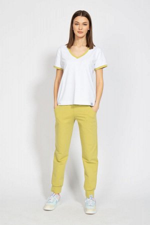 Костюм Костюм Kivviwear 4016-4040 лимонный хаки 
Состав: ПЭ-24%; Хлопок-70%; Эластан-6%;
Сезон: Весна

Костюм CLASSIC с брюками средней посадки с карманами в боковых швах. Обработка низа брюк манжета