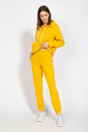 Костюм Костюм Kivviwear 4016-4040 медовый желтый 
Состав: ПЭ-24%; Хлопок-70%; Эластан-6%;
Сезон: Весна

Костюм CLASSIC с брюками средней посадки с карманами в боковых швах. Обработка низа брюк манжет
