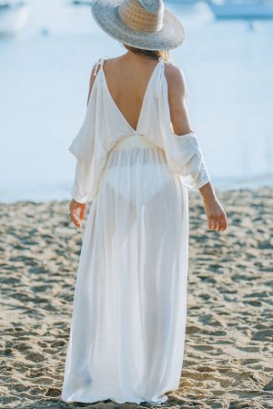 Белое приталенное платье с открытой спиной и вырезами на плечах