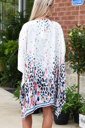 Белая пляжная накидка-кимоно с разноцветным пятнистым узором