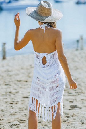 Белое вязаное пляжное платье халтер с бахромой