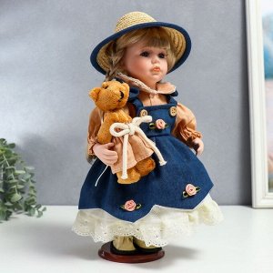 Кукла коллекционная керамика "Сьюзи в джинсовом платье, шляпке и с мишкой" 30 см
