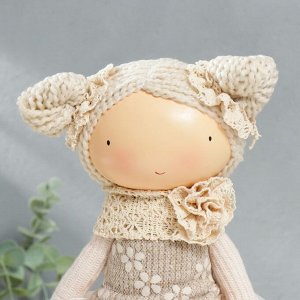 Кукла интерьерная "Малышка Зося в бежевом наряде, с корзиной цветов" 31x14x16 см