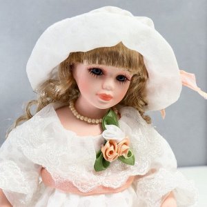 Кукла коллекционная керамика "Шелли в белом платье, шляпе и с розой" 30 см