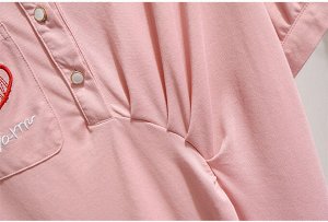 Платье женское с вышивкой "Сердечко" на кармашке и с коротким рукавом, цвет розовый
