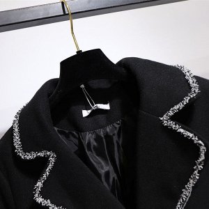 Пальто женское прямого кроя с контрастной отделкой, цвет черный