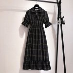 Платье женское в клетку приталенное с коротким рукавом, цвет черный