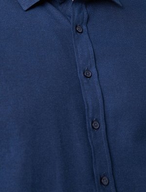 Рубашка Материал: %65 Хлопок, %35 Полиэстер Параметры модели: рост: 188 cm, объем груди: 98, объем талии: 82, объем бедер: 95 Надет размер: M