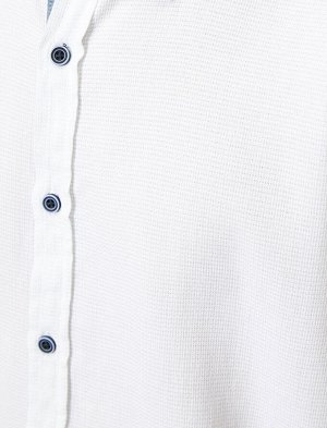 Рубашка Материал: %100 Хлопок Параметры модели: рост: 184 cm, объем груди: 98, объем талии: 77, объем бедер: 95 Надет размер: L