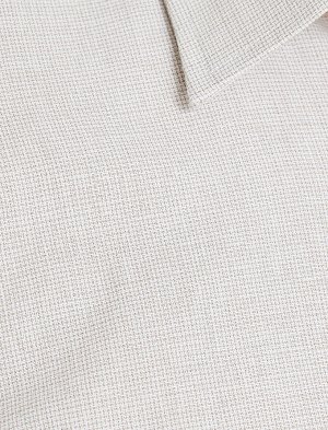 Рубашка Материал: %100 Хлопок Параметры модели: рост: 188 cm, объем груди: 99, объем талии: 75, объем бедер: 95 Надет размер: L