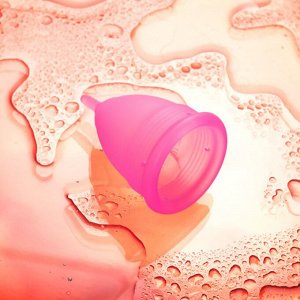 Гигиеническая менструальная чаша eromantica, силикон, розовая, s