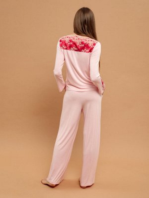 Пижама : Топ с длинным рукавом со вставками из кружева Брюки расклешенные книзу, с карманами. Цвет нежно-розовый
