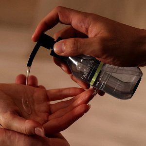 TENGA Caressa - согревающее массажное масло с оливковым ароматом