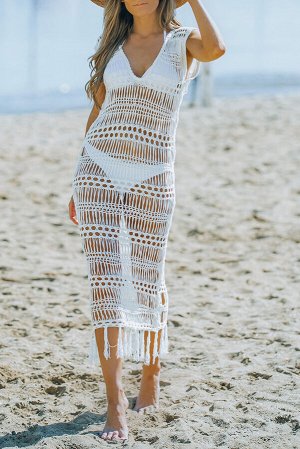 Белое пляжное платье крупной вязки с кисточками и открытой спиной