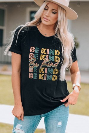 Черная футболка с разноцветной надписью: BE KIND