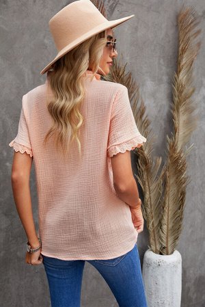 Розовая рубашка с короткими рукавами с эффектом "крэш" и кружевными вставками