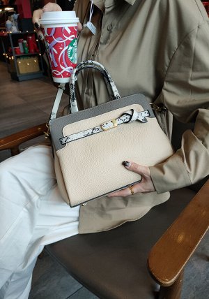Кожаная женская сумка-портфель, цвет молочный с серым