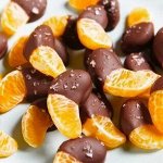 Орехи, фрукты в шоколаде