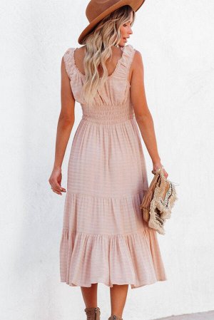Розовое многоярусное приталенное платье со сборками