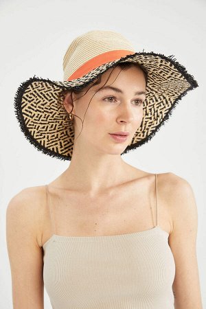 Женская соломенная шляпа