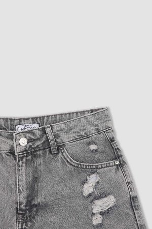 Рваные джинсовые шорты с высокой талией и деталями