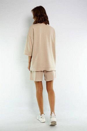 Костюм Костюм Kivviwear 4019-4018 бежевый 
Состав: ПЭ-24%; Хлопок-70%; Эластан-6%;
Сезон: Лето
Рост: 170

Комплект шорты мод. 4018 и свитшот мод.4019. Шорты женские средней посадки мод. 4018:карманы 