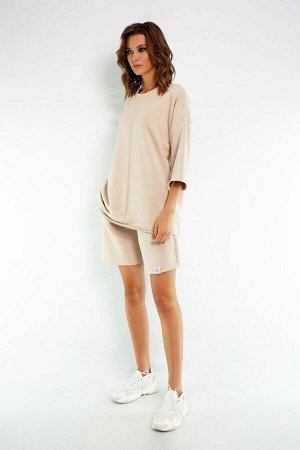 Костюм Костюм Kivviwear 4019-4018 бежевый 
Состав: ПЭ-24%; Хлопок-70%; Эластан-6%;
Сезон: Лето
Рост: 170

Комплект шорты мод. 4018 и свитшот мод.4019. Шорты женские средней посадки мод. 4018:карманы 